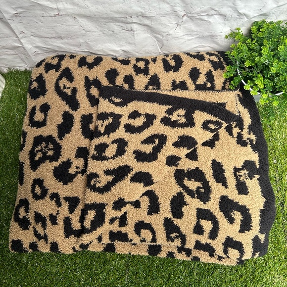 BAREFOOT DREAMS Midnight/ Camel Throw Blanket gently used $180 - Picture 10 of 12